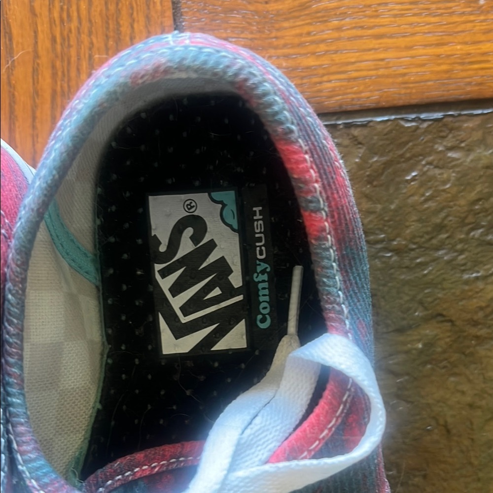 Vans Tie-Dye Red and Black Sneakers men’s 7.5 NWOT - Picture 5 of 8